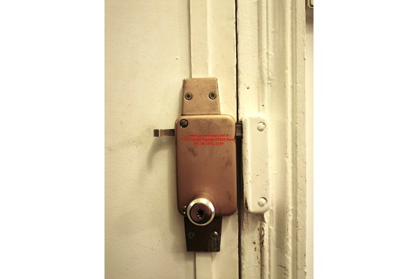 serrure cavith verticale a tirage